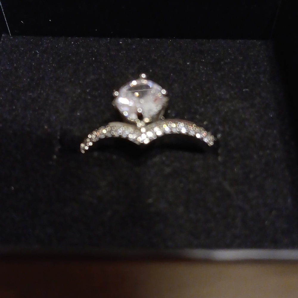 Cubic Zirconia Ring Size 7 NIB - Picture 2 of 3